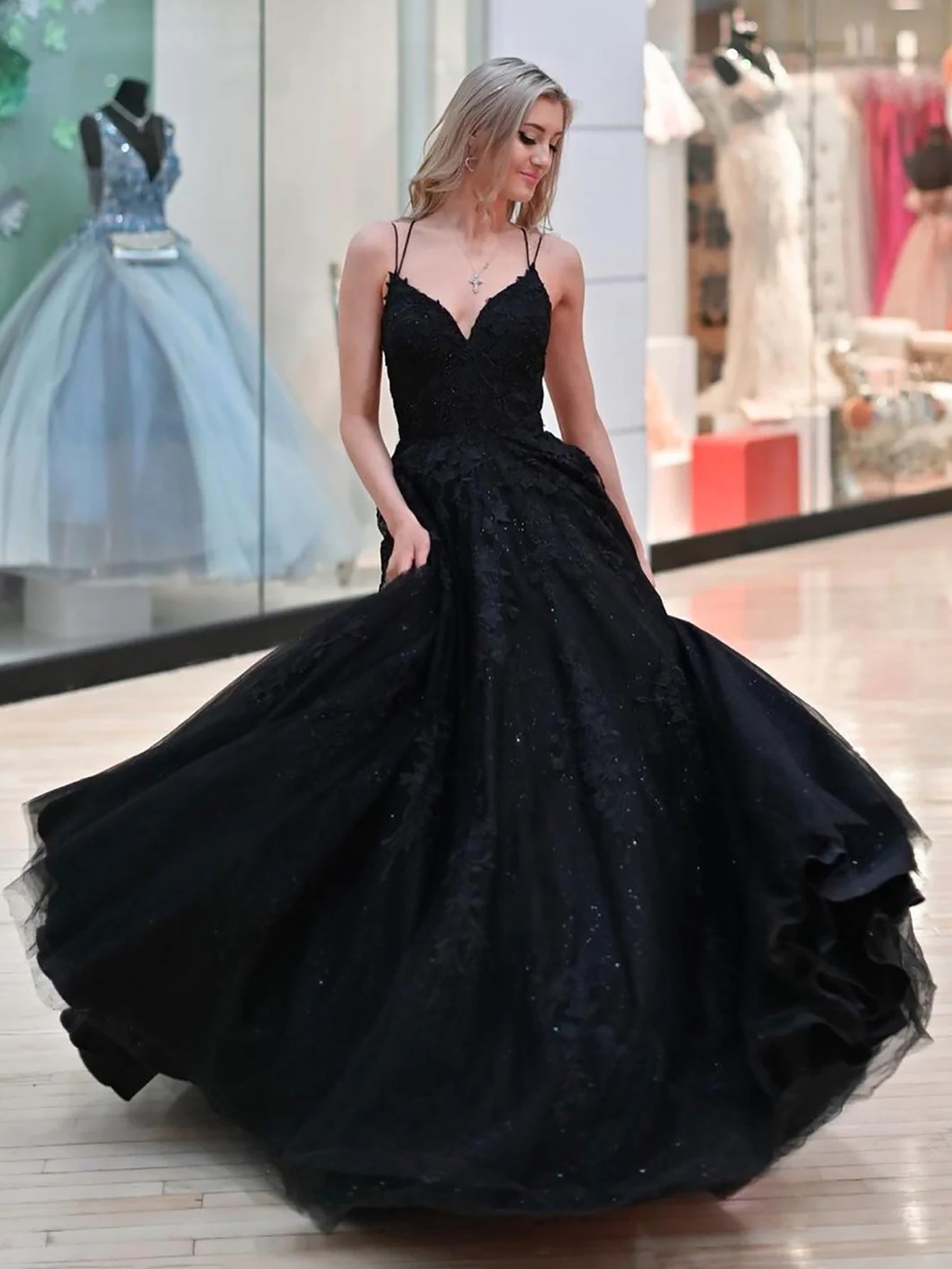 Luolandi Black Spaghetti Straps V Neck Tulle A Line Prom Dress Sexy Charming Evening Party Dress