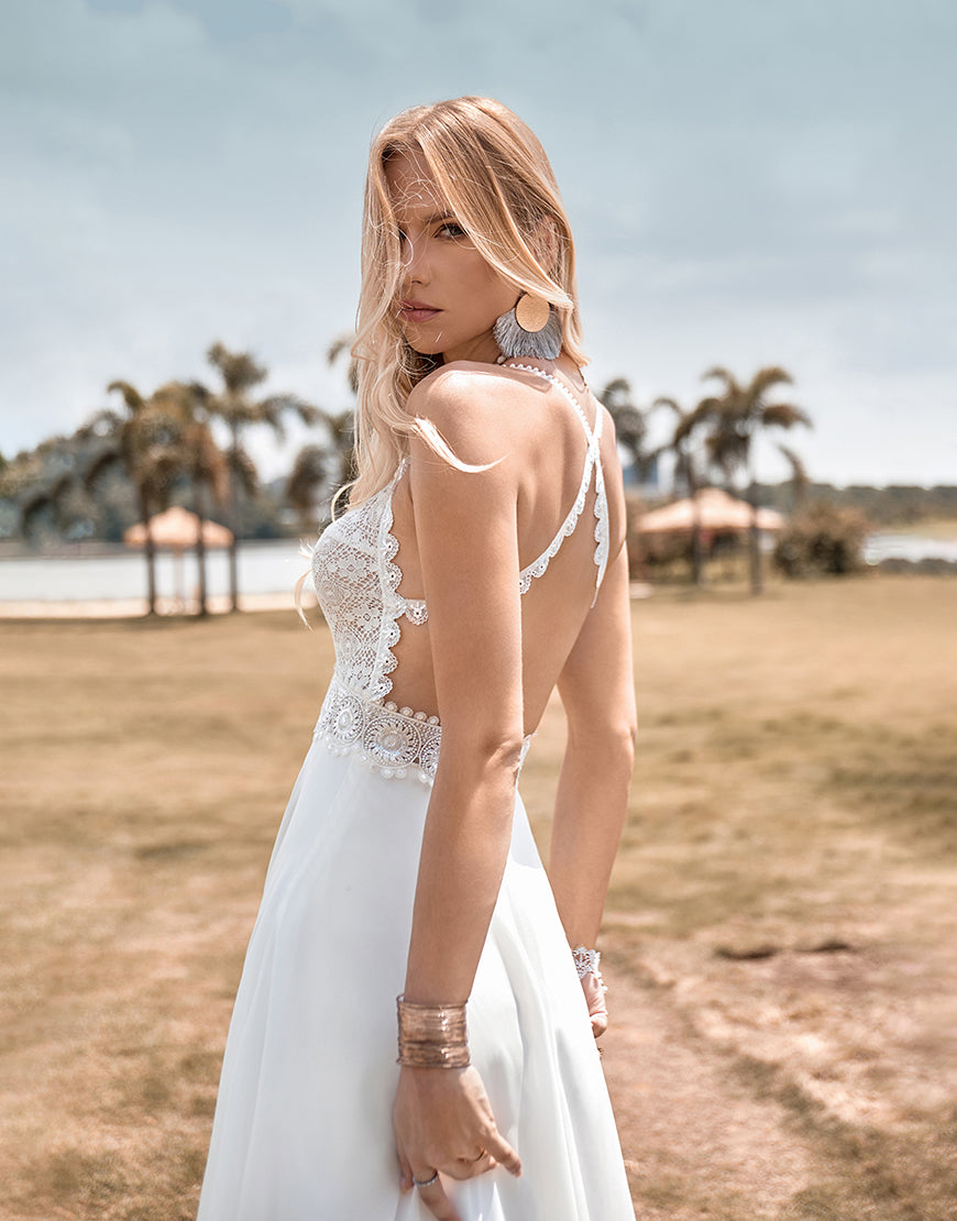 Luolandi Lace Backless Spaghetti Straps Boho Wedding Dress with with Slit Floor Length Ivory Sexy