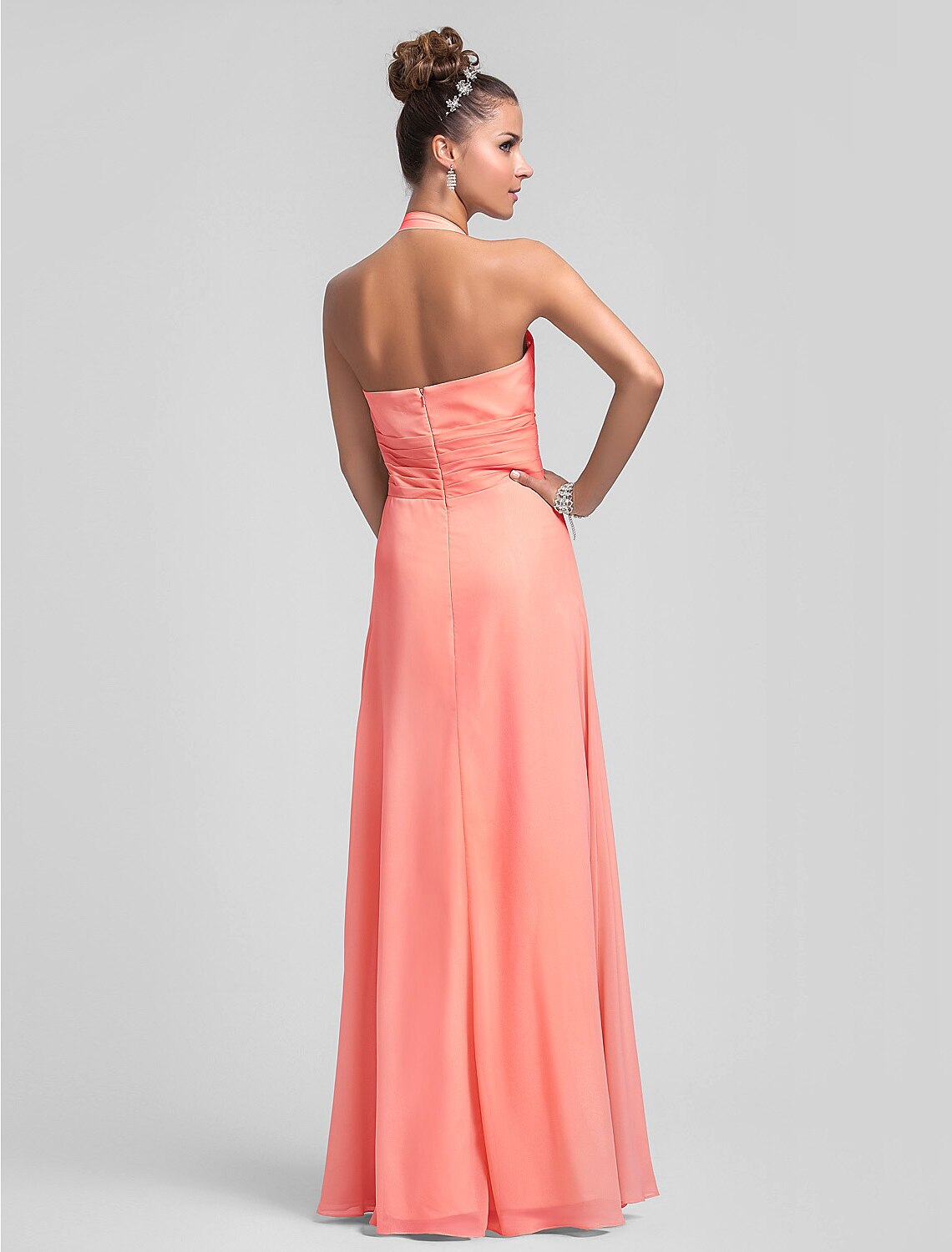 Luolandi Sheath / Column Bridesmaid Dress Halter Neck Sleeveless Floor Length Chiffon with Pleats / Ruched