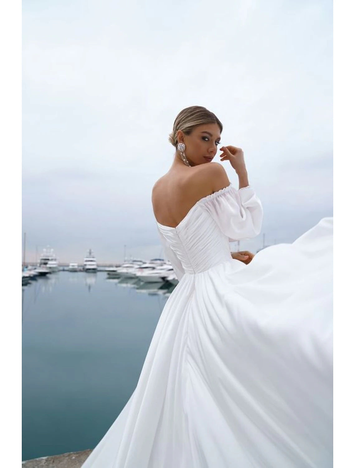 Luolandi Beach Casual Wedding Dresses A-Line Off Shoulder Long Sleeve Sweep / Brush Train Chiffon Bridal Gowns With Ruched