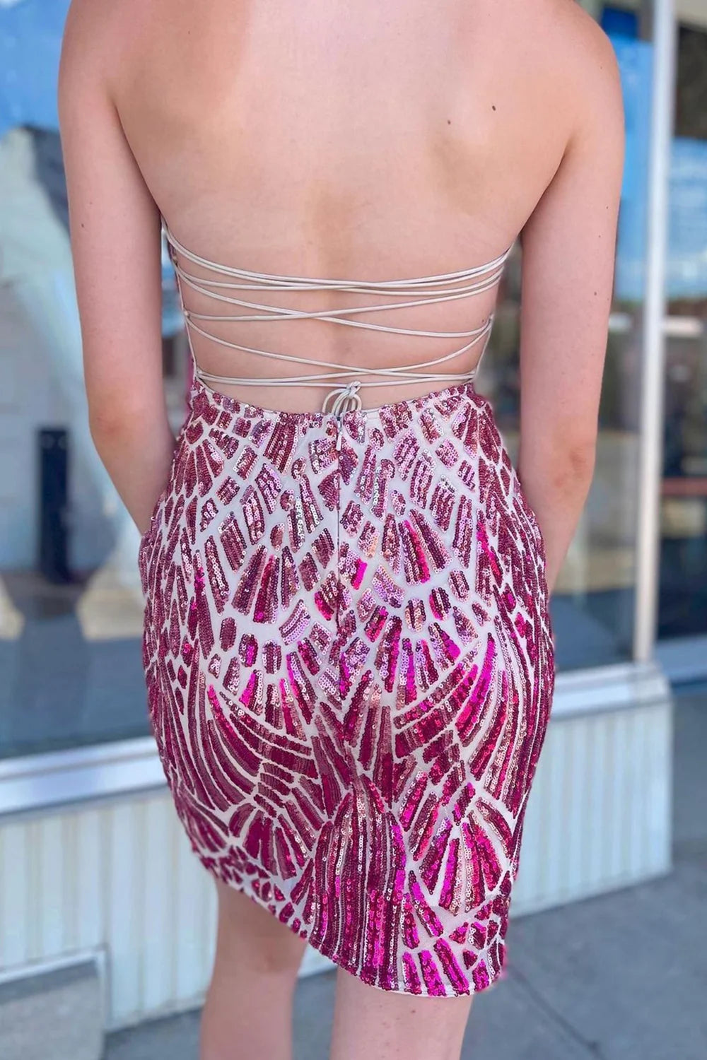 Luolandi Charming Sequins Sheath Strapless Homecoming Dress Sexy Prom Dress Short Graduation Dress