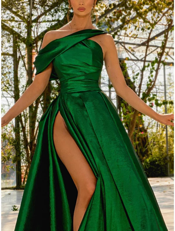 Luolandi A-Line Evening Gown Elegant Dress Formal Sweep / Brush Train Christmas Red Green Dress Sleeveless One Shoulder Satin with Pleats Slit