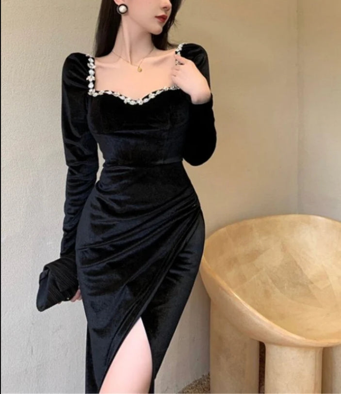 Luolandi Black Long Sleeves Velvet Mermaid Slit Long Prom Dress with Beading Charming Evening Dress