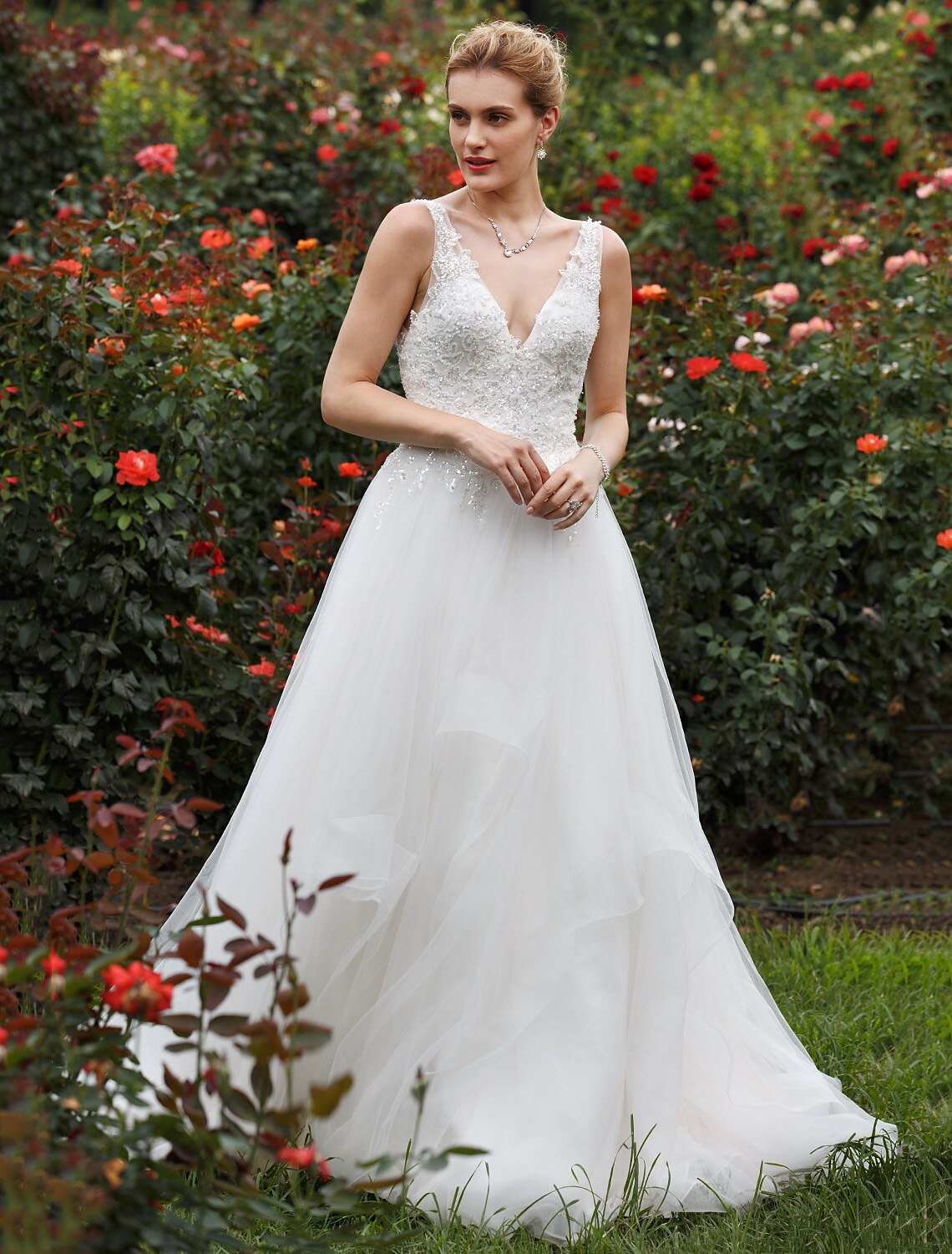 Luolandi Hall Wedding Dresses Princess Plunging Neck Sleeveless Chapel Train Tulle Bridal Gowns