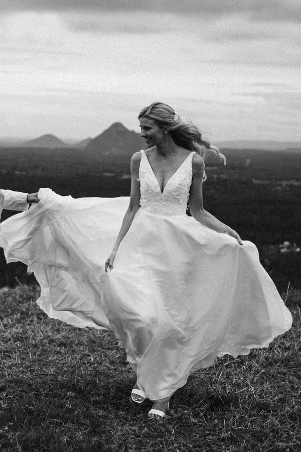 Luolandi Elegant A-Line V Neck Chiffon Wedding Dress with Appliques Beautiful