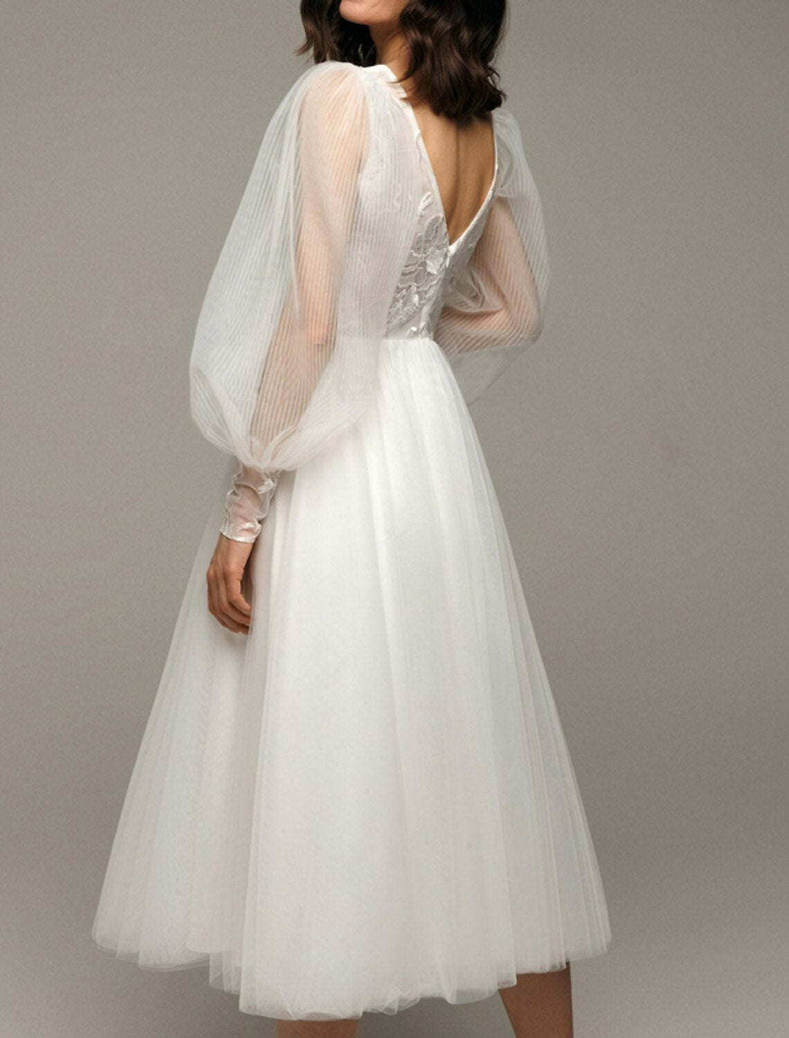 Luolandi Hall Vintage 1940s / 1950s Little Dresses Wedding Dresses A-Line V Neck Long Sleeve Tea Length Satin Bridal Gowns With Appliques