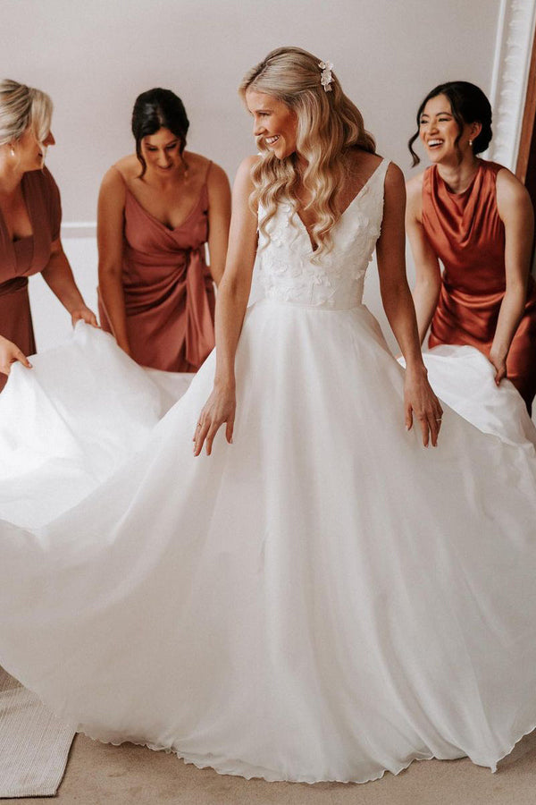 Luolandi Elegant A-Line V Neck Chiffon Wedding Dress with Appliques Beautiful