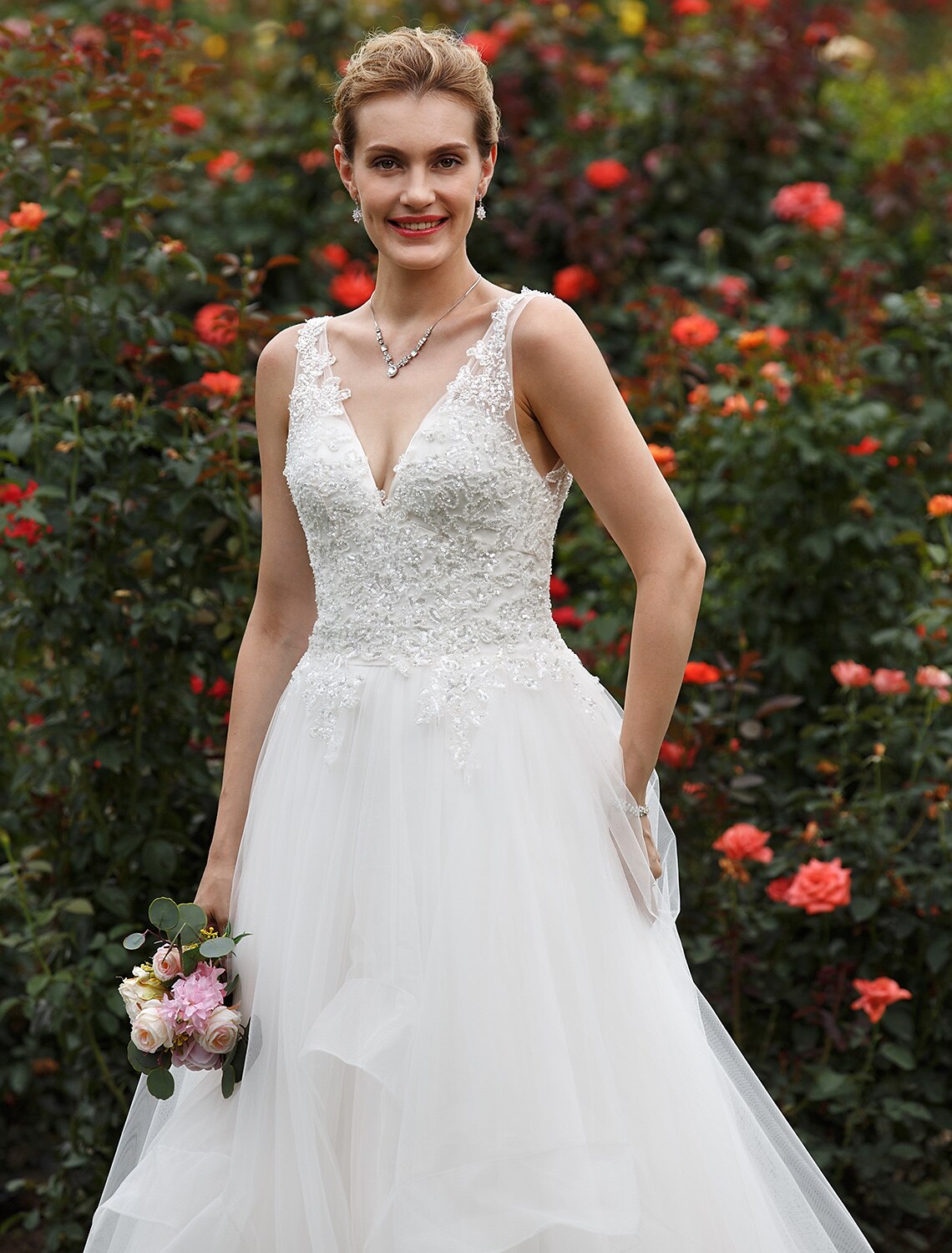 Luolandi Hall Wedding Dresses Princess Plunging Neck Sleeveless Chapel Train Tulle Bridal Gowns