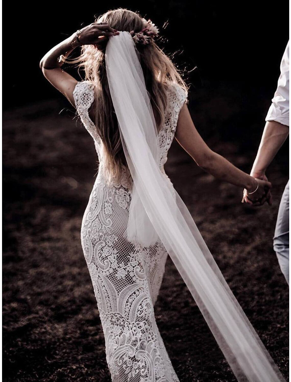 Luolandi Beach Boho Wedding Dresses Mermaid / Trumpet V Neck Cap Sleeve Court Train Lace Bridal Gowns With Appliques