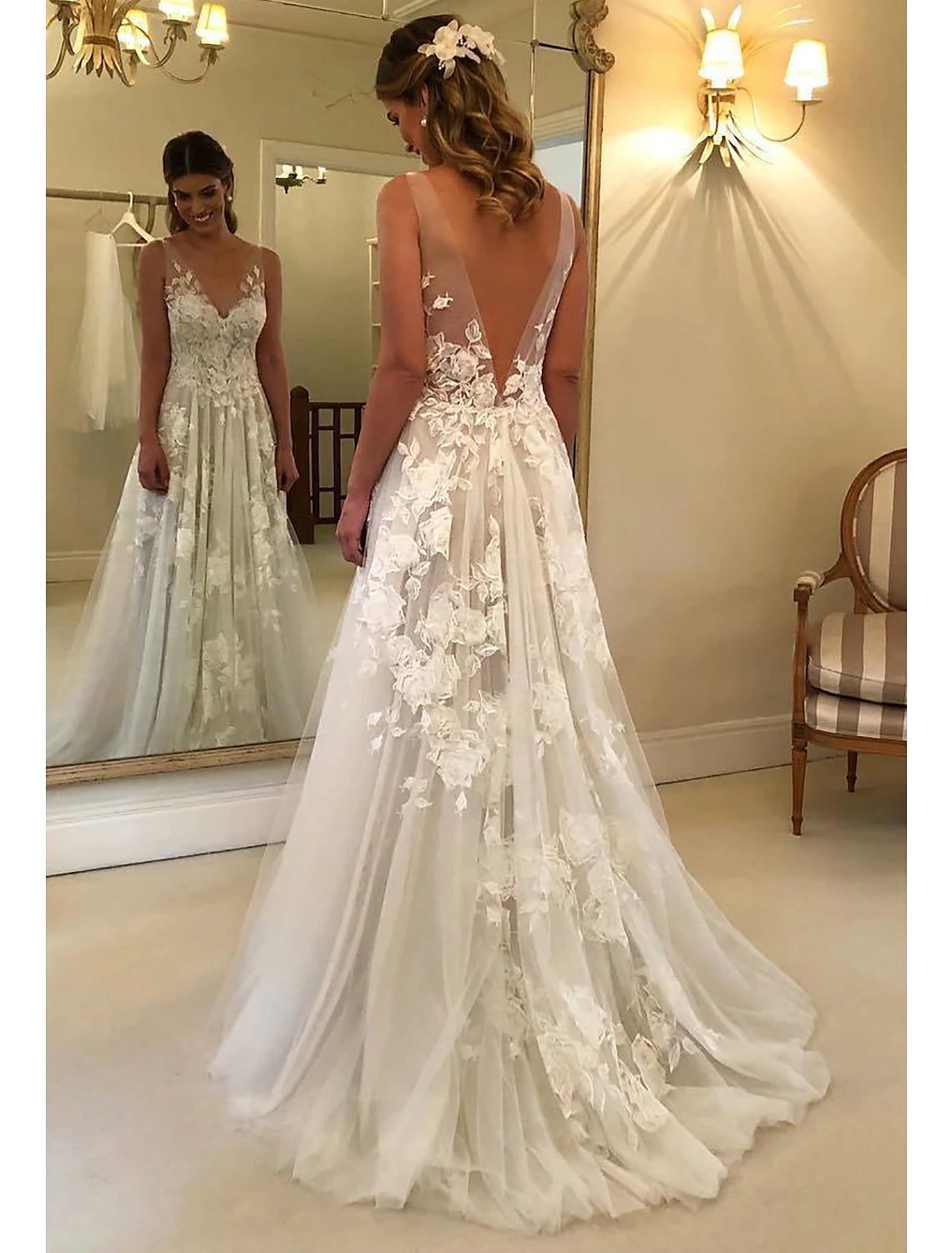 Luolandi Beach Boho Wedding Dresses A-Line V Neck Sleeveless Sweep / Brush Train Lace Bridal Gowns With Appliques Fall Wedding Party