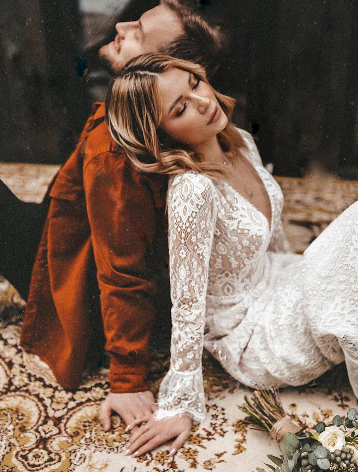 Luolandi A-Line Fall Wedding Dresses Vintage Long Sleeve V Neck Outdoor Romantic Bridal Gowns