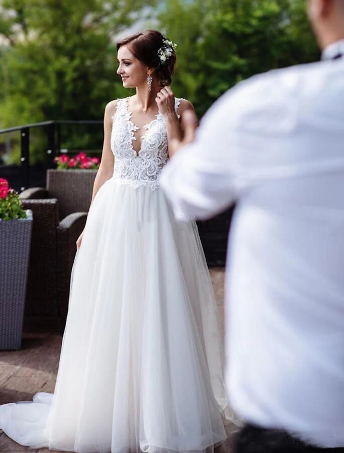 Luolandi Beach Wedding Dresses A-Line V Neck Sleeveless Sweep / Brush Train Lace Bridal Gowns With Pleats