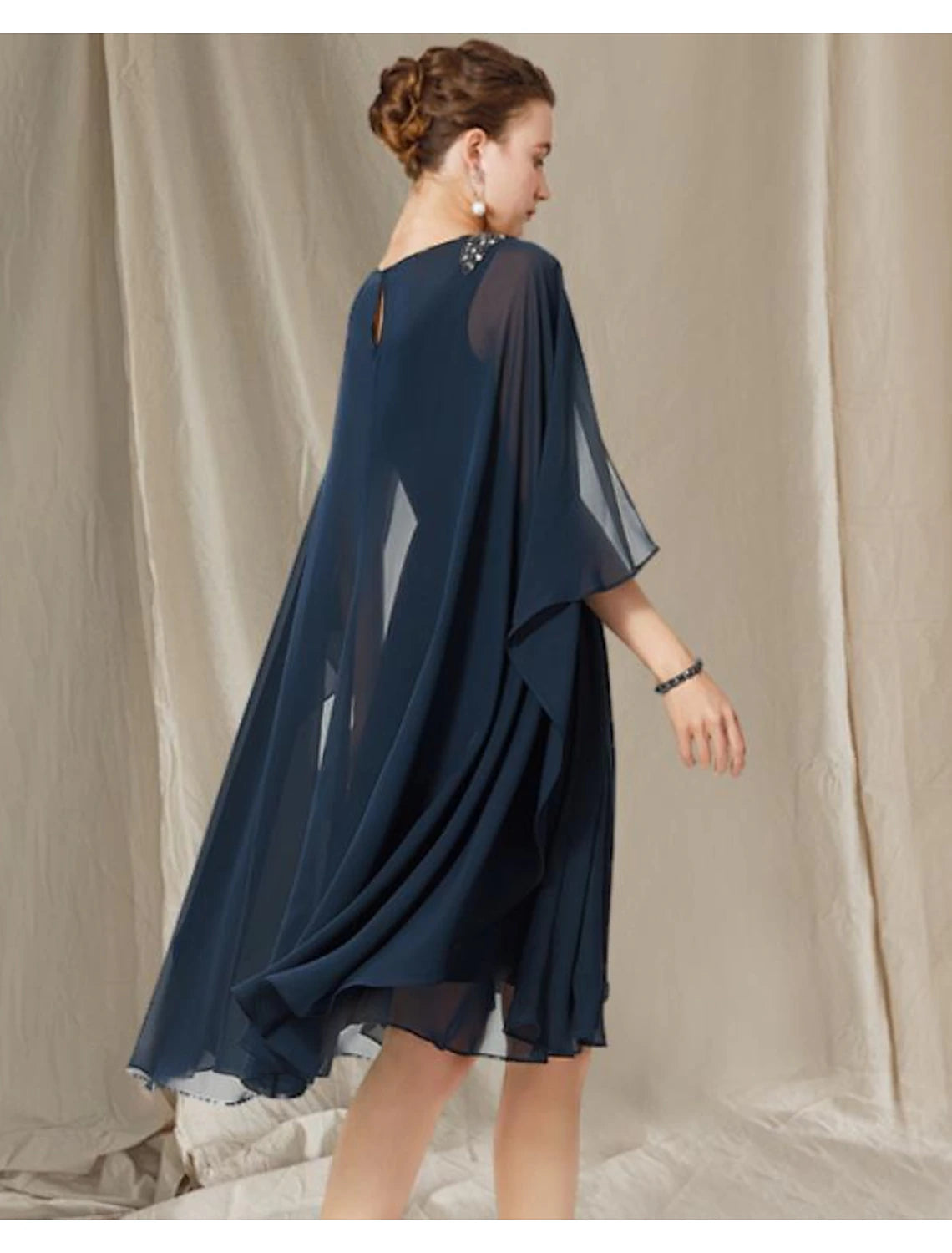 Luolandi A-Line Mother of the Bride Dress Plus Size Elegant V Neck Knee Length Chiffon Short Sleeve with Pleats