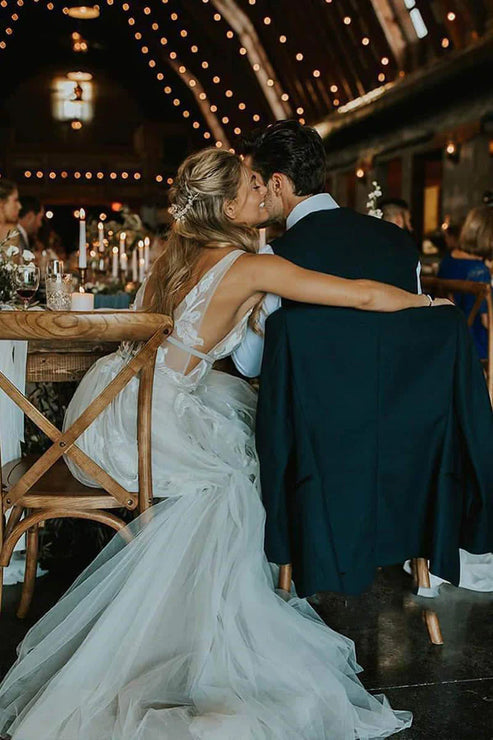 Luolandi Vintage Country A-Line Boho Lace Wedding Dress Retro Rustic V-Neck Tulle Sleeveless Floor Length with Appliques