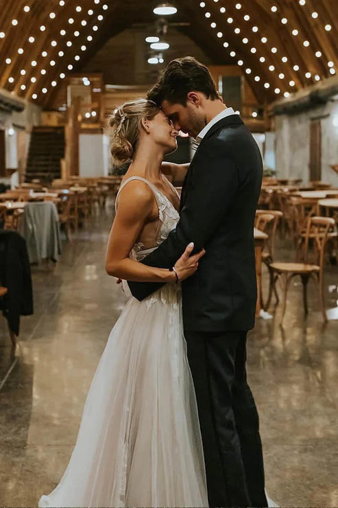 Luolandi Vintage Country A-Line Boho Lace Wedding Dress Retro Rustic V-Neck Tulle Sleeveless Floor Length with Appliques