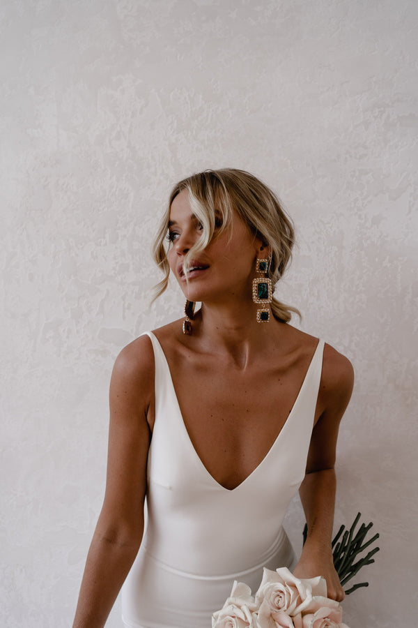 Luolandi Simple Mermaid Deep V-Neck Backless Wedding Dress Floor Length Sexy Elegant