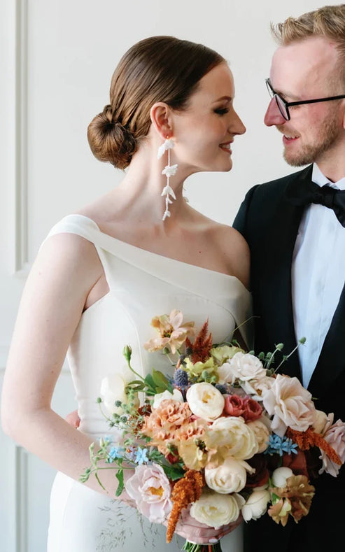 Luolandi Mermaid One-shoulder Satin Sexy Wedding Dress Sleeveless With Court Train Elegant