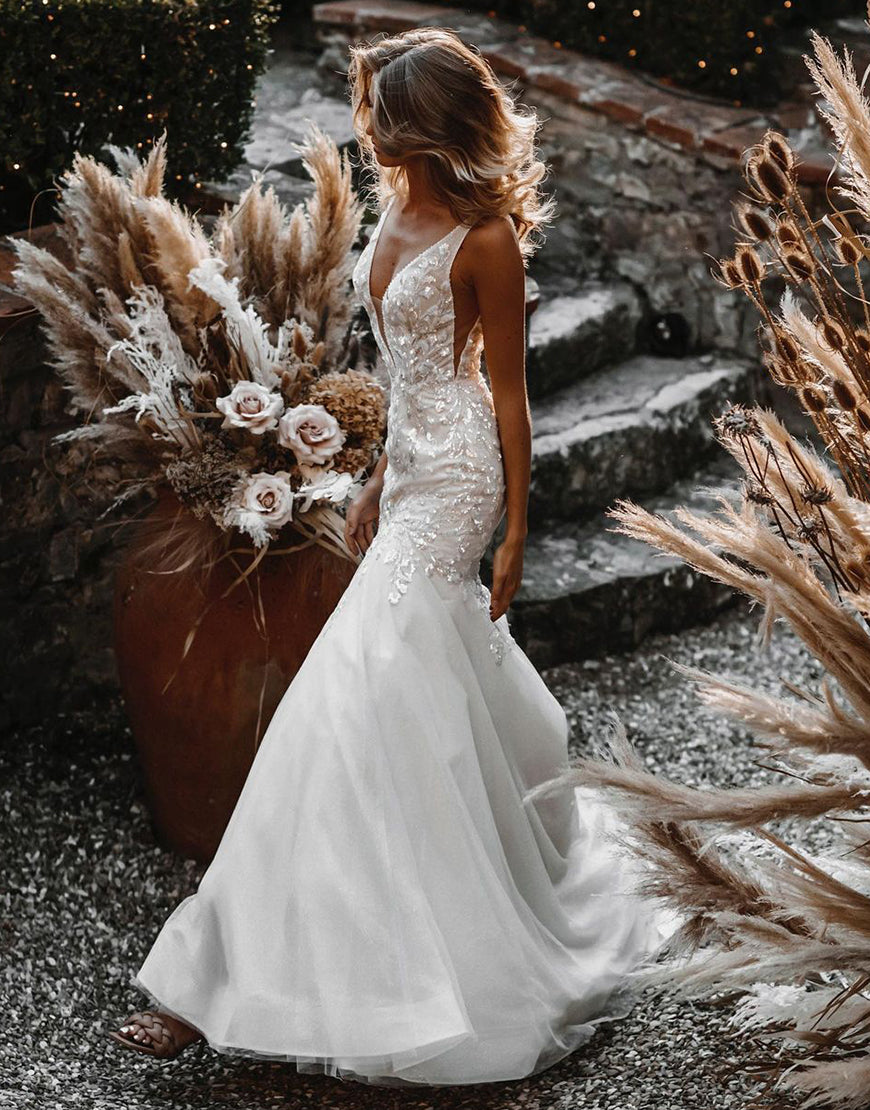 Luolandi Mermaid Wedding Dress with 3D Embroidery V-neck Open Back Floor Length Sexy