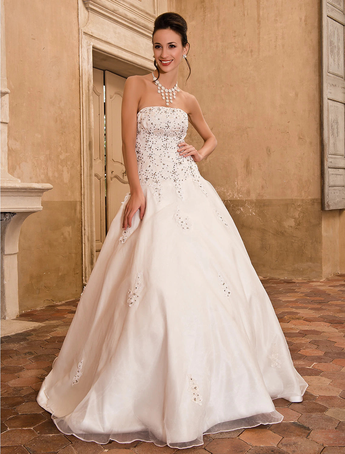 Luolandi Hall Wedding Dresses Ball Gown Strapless Short Sleeve Floor Length Satin Bridal Gowns With Beading