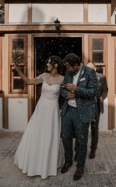 Luolandi Minimalist Casual Short Sleeves A-Line Boho Lace Wedding Dress Simple Modest Deep-V Back Bridal Gown Elegant