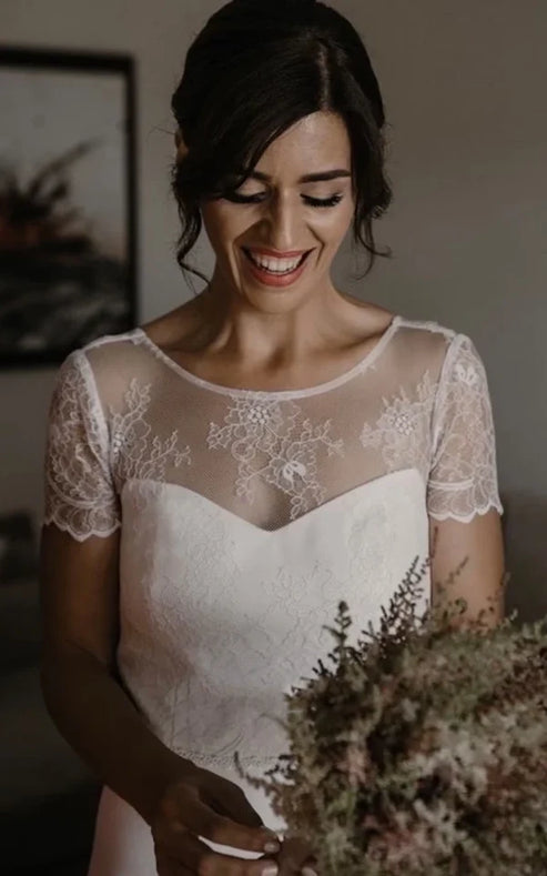 Luolandi Minimalist Casual Short Sleeves A-Line Boho Lace Wedding Dress Simple Modest Deep-V Back Bridal Gown Elegant