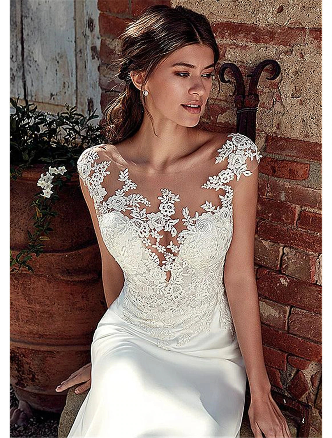 Luolandi Beach Open Back Wedding Dresses Mermaid / Trumpet Illusion Neck Cap Sleeve Court Train Chiffon Outdoor Bridal Gowns With Appliques Fall Wedding Party