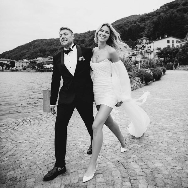 Luolandi Modern Chiffon Minimalist Wedding Dress with Detachable Long Sleeves Off Shoulder Sexy