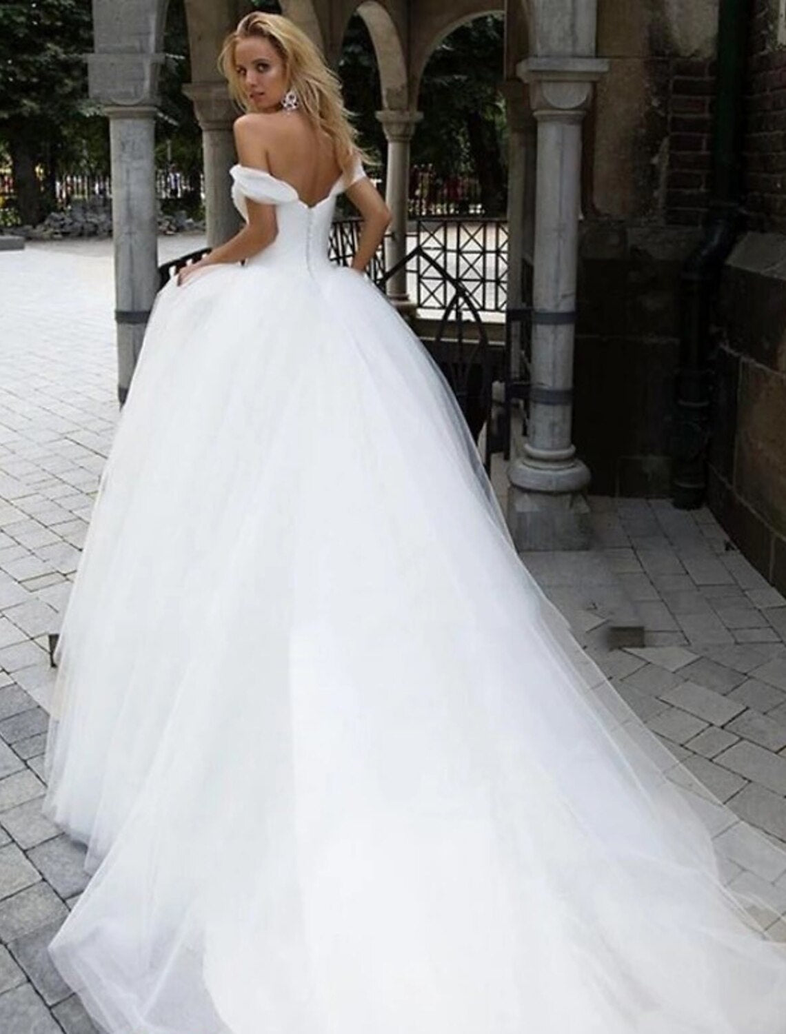 Luolandi Wedding Dresses Ball Gown Off Shoulder Cap Sleeve Chapel Train Tulle Bridal Gowns