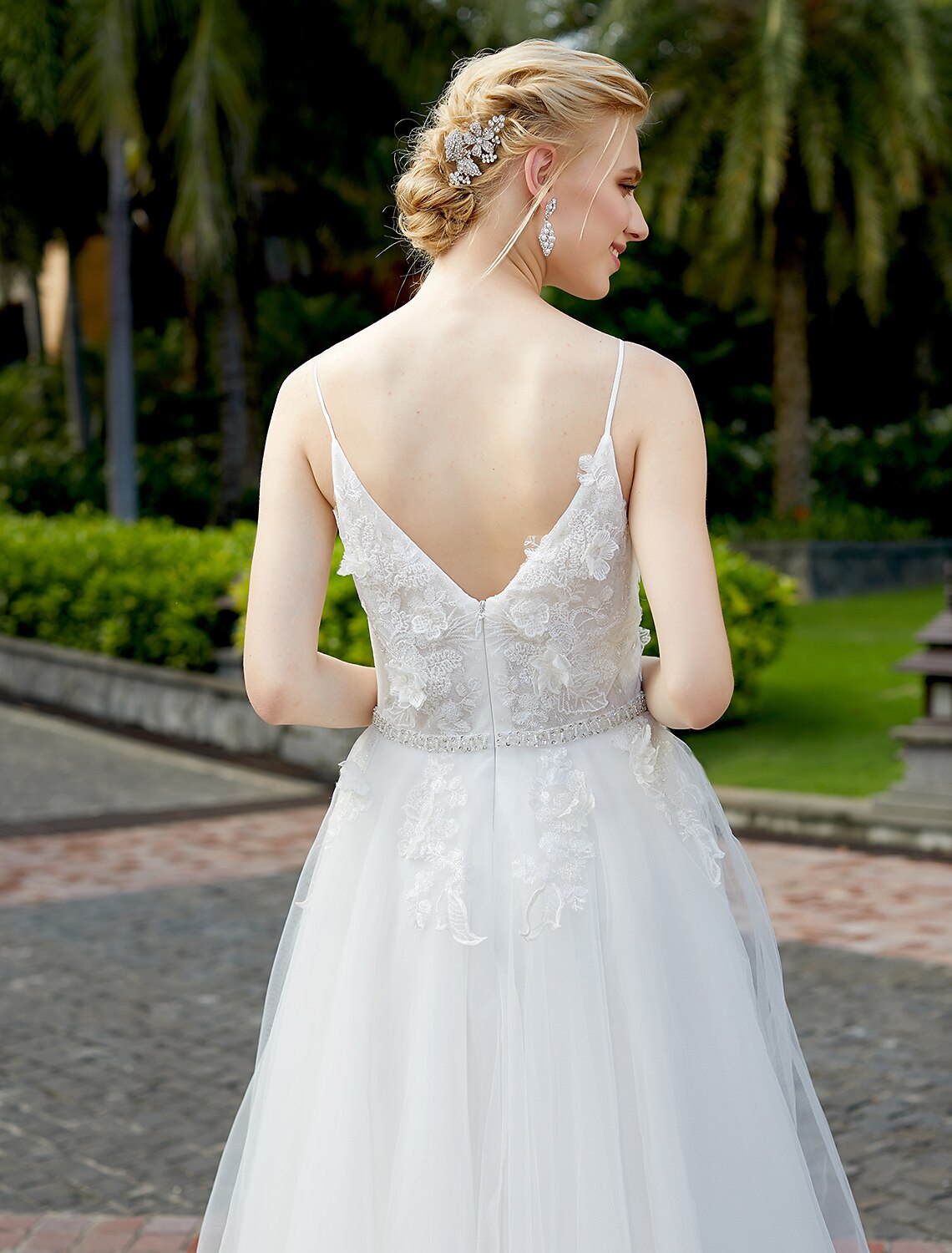 Luolandi Reception Wedding Dresses A-Line Plunging Neck Sleeveless Floor Length Tulle Over Lace Bridal Gowns With Sashes Beading