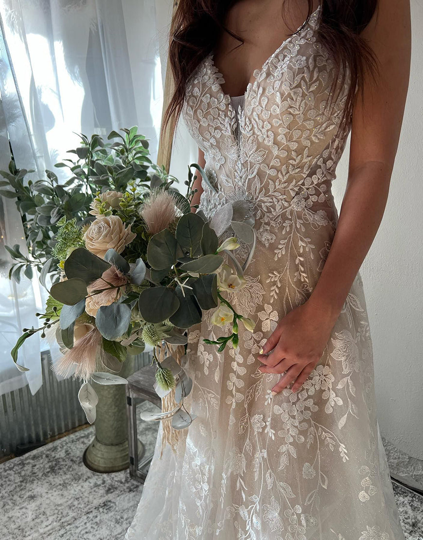 Luolandi A-Line Ivory Spaghetti Straps Boho Wedding Dress with Appliques Beautiful
