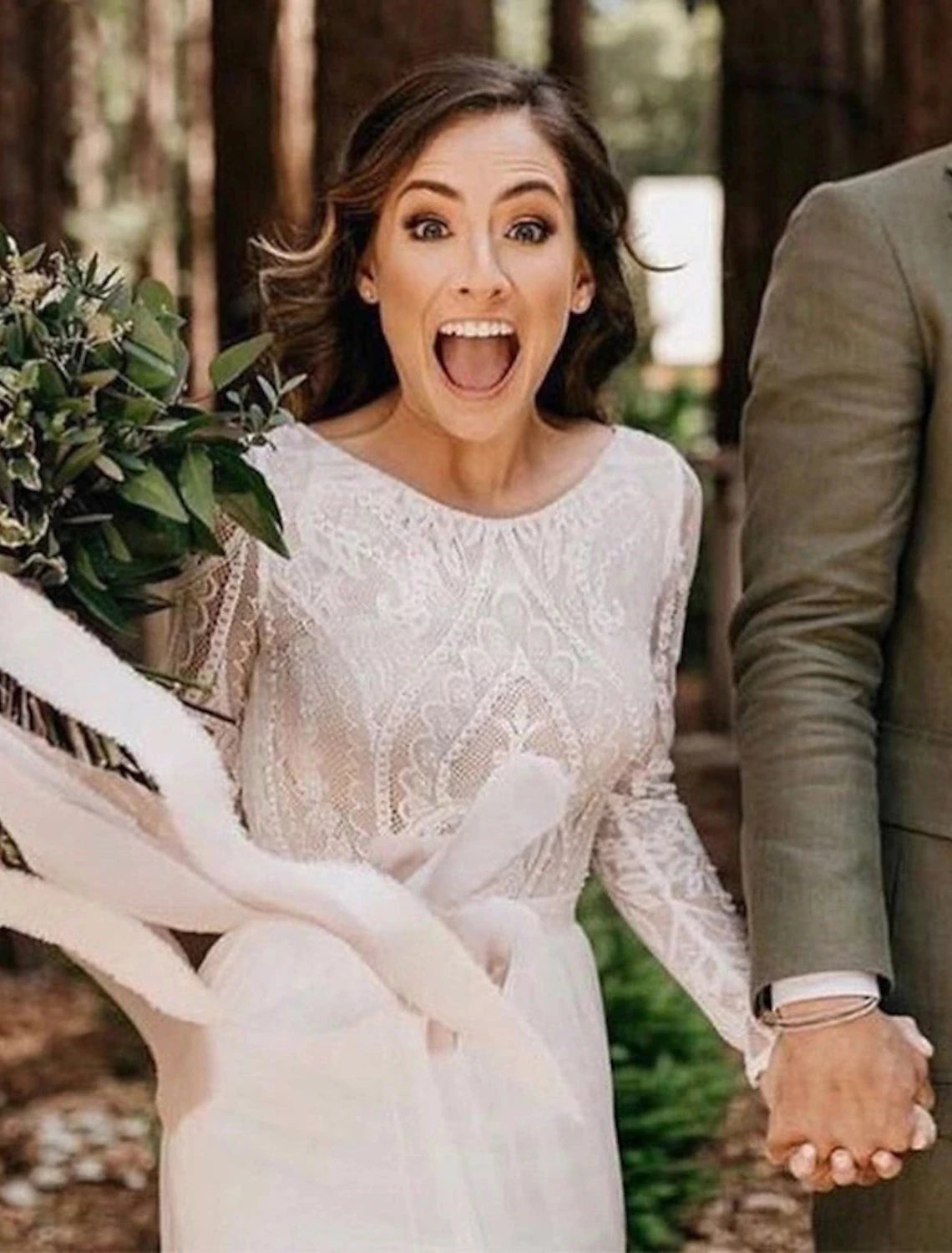 Luolandi Beach Open Back Boho Wedding Dresses A-Line Scoop Neck Long Sleeve Sweep / Brush Train Lace Outdoor Bridal Gowns With Pleats Appliques Fall Wedding Party