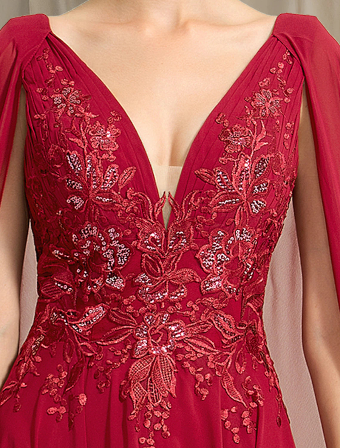 Luolandi A-Line Mother of the Bride Dress Plus Size Elegant V Neck Sweep / Brush Train Chiffon Lace Sleeveless with Pleats Sequin