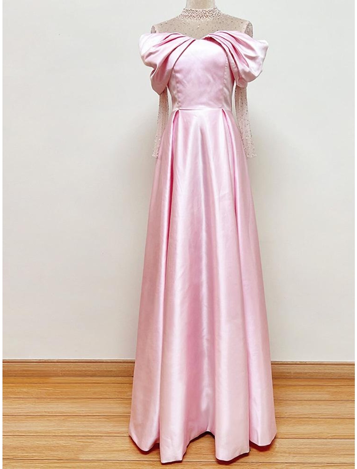 Luolandi A-Line Evening Gown Elegant Dress Formal Prom Floor Length Short Sleeve Sweetheart Satin with Ruched Pearls