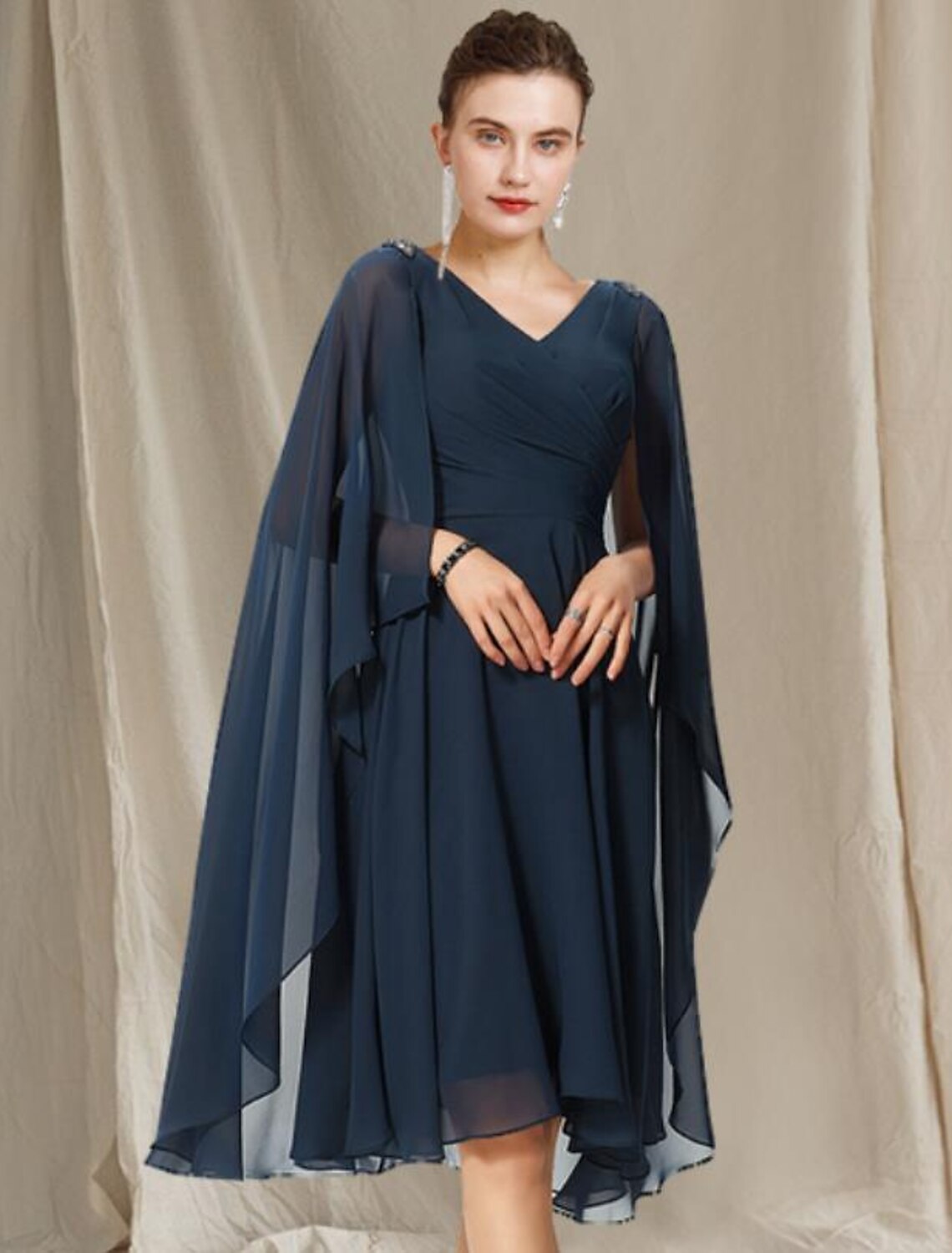 Luolandi A-Line Mother of the Bride Dress Plus Size Elegant V Neck Knee Length Chiffon Short Sleeve with Pleats