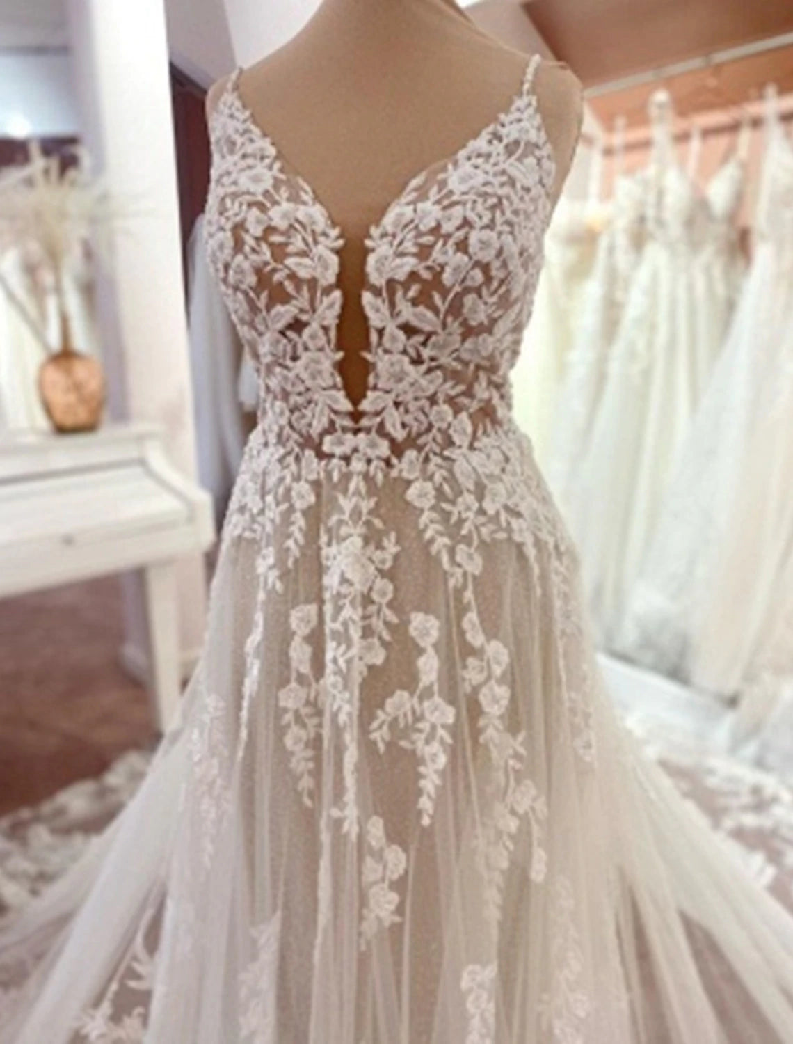 Luolandi Engagement Open Back Formal Wedding Dresses A-Line Camisole V Neck Spaghetti Strap Chapel Train Lace Bridal Gowns
