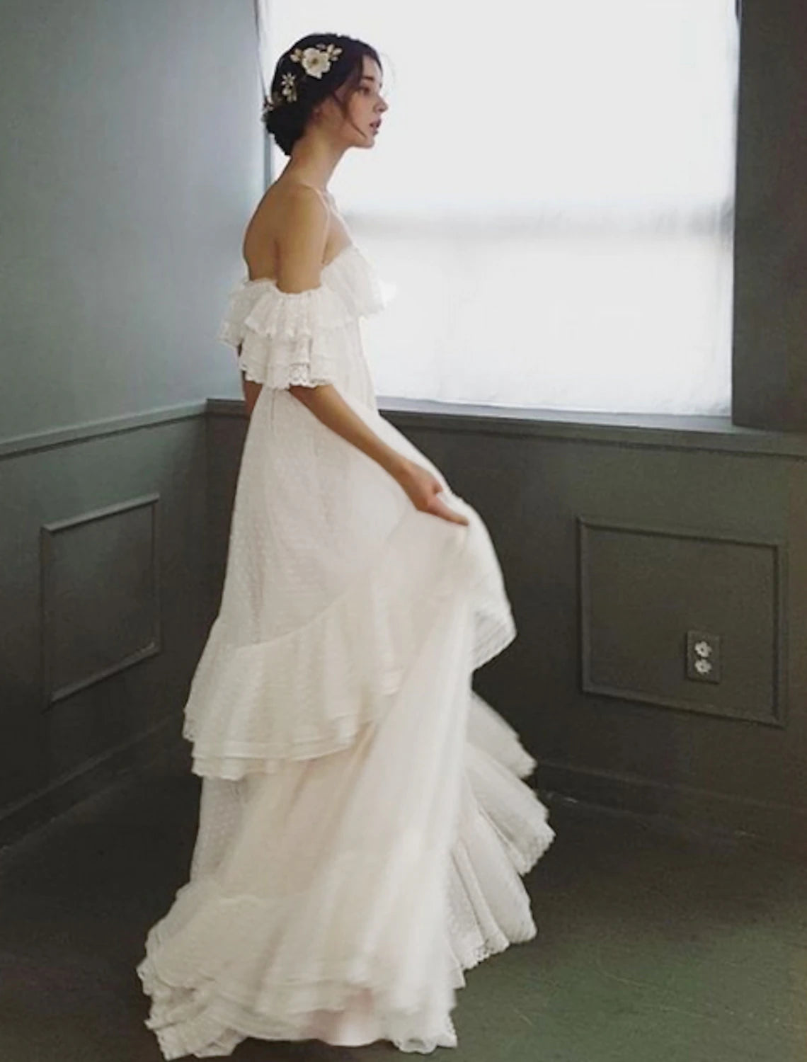 Luolandi Beach Wedding Dresses A-Line Off Shoulder Cap Sleeve Sweep / Brush Train Tulle Bridal Gowns