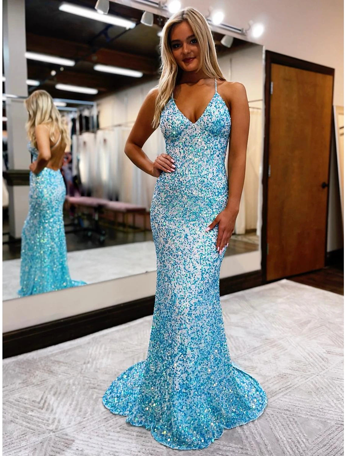 Luolandi Mermaid / Trumpet Prom Dresses Sexy Dress Formal Court Train Sleeveless V Neck Sequined Backless