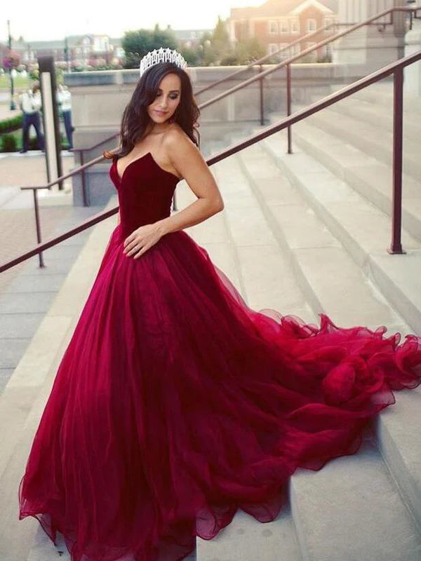 Luolandi Unique Tulle Sweetheart Neckline Chapel Train Ball Gown Prom Dresses With Pleats Beautiful
