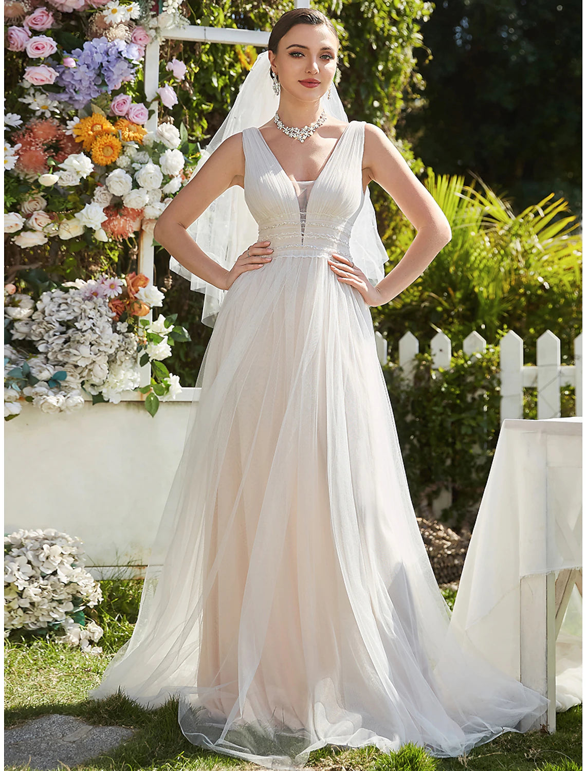 Luolandi Reception Casual Wedding Dresses A-Line V Neck Sleeveless Sweep / Brush Train Tulle Bridal Gowns With Lace