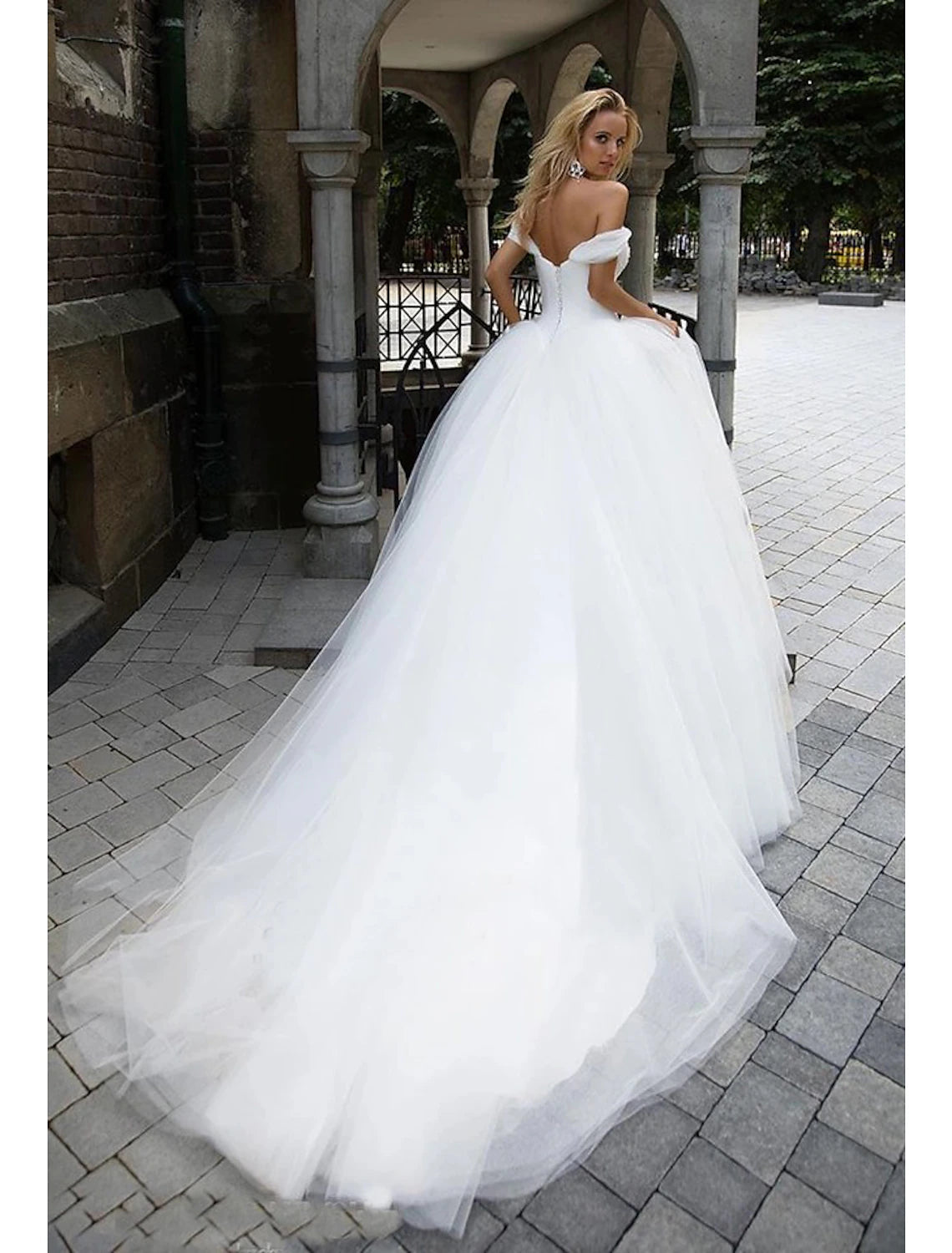 Luolandi Wedding Dresses Ball Gown Off Shoulder Cap Sleeve Chapel Train Tulle Bridal Gowns