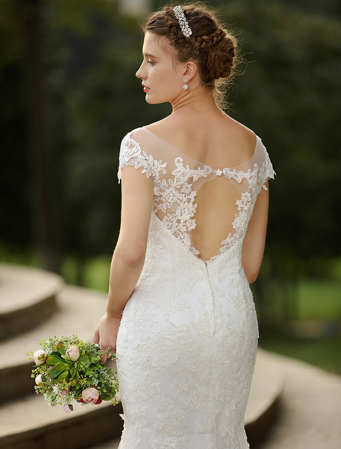 Luolandi Beach Wedding Dresses Mermaid / Trumpet Illusion Neck Short Sleeve Sweep Train Satin Bridal Gowns With Appliques