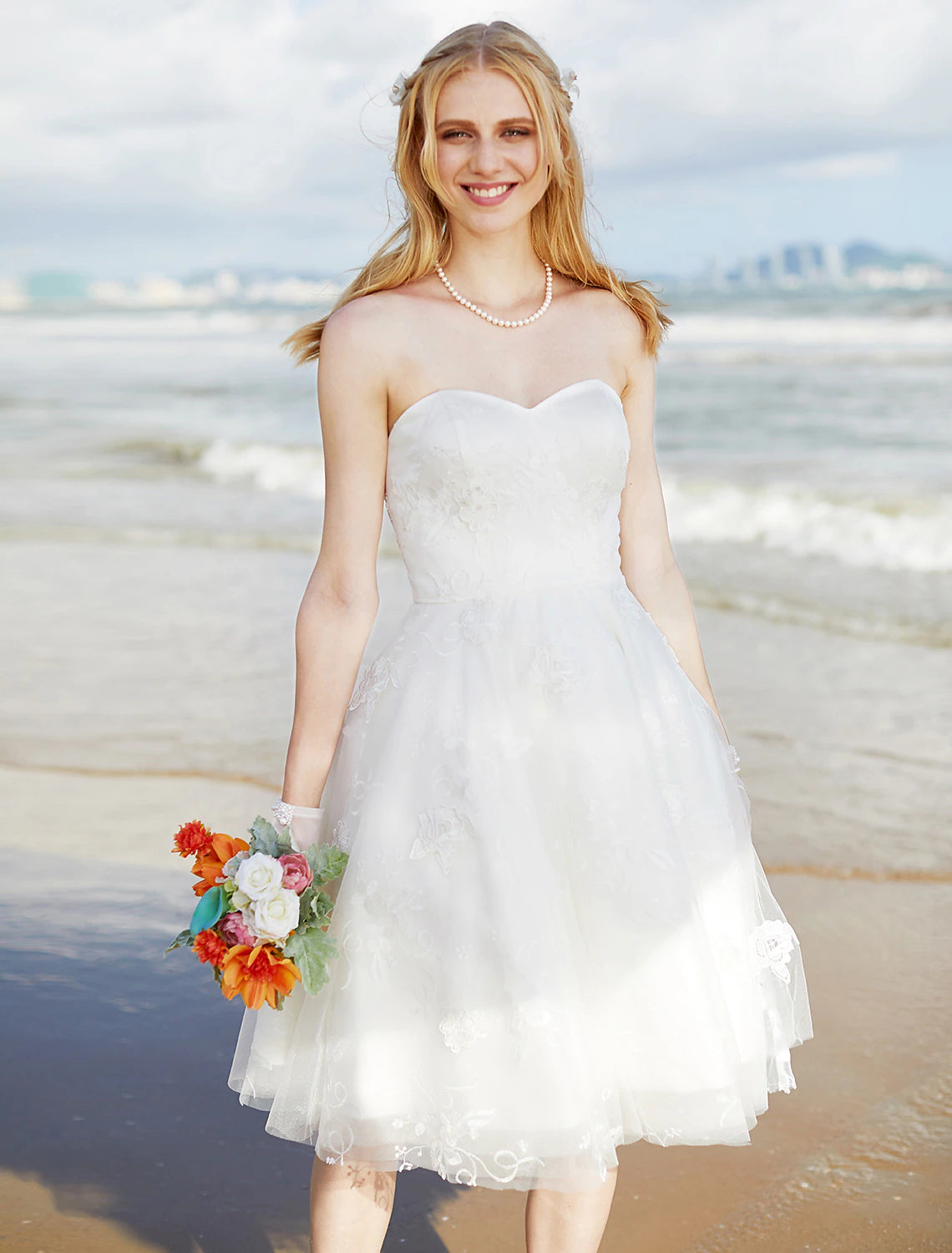 Luolandi Hall Boho Wedding Dresses A-Line Sweetheart Strapless Knee Length Lace Bridal Gowns