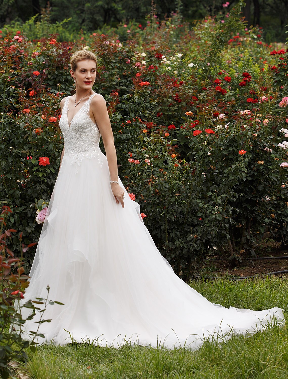 Luolandi Hall Wedding Dresses Princess Plunging Neck Sleeveless Chapel Train Tulle Bridal Gowns