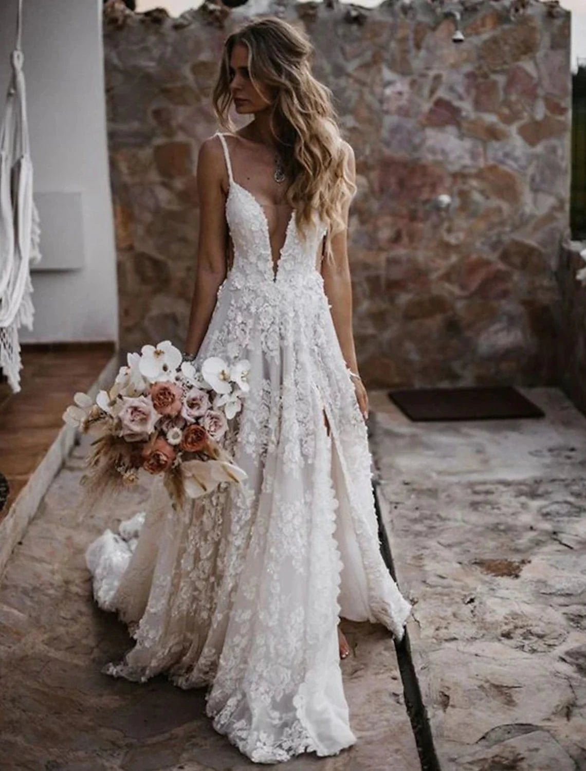 Luolandi Beach Sexy Boho Wedding Dresses A-Line Sweetheart Camisole Spaghetti Strap Court Train Lace Bridal Gowns With Appliques