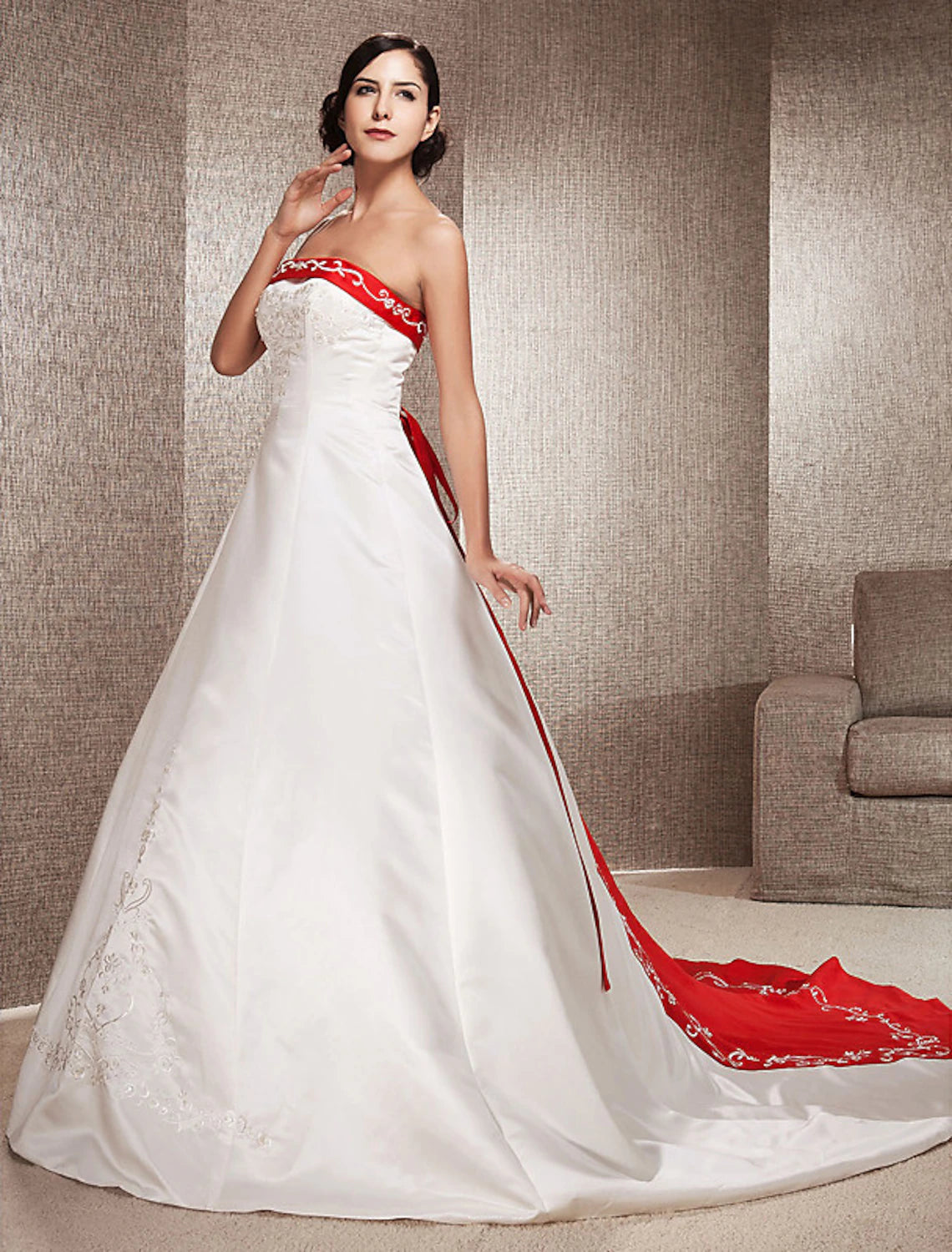 Luolandi Open Back Wedding Dresses Sweep / Brush Train Ball Gown Strapless Strapless Satin With Embroidery