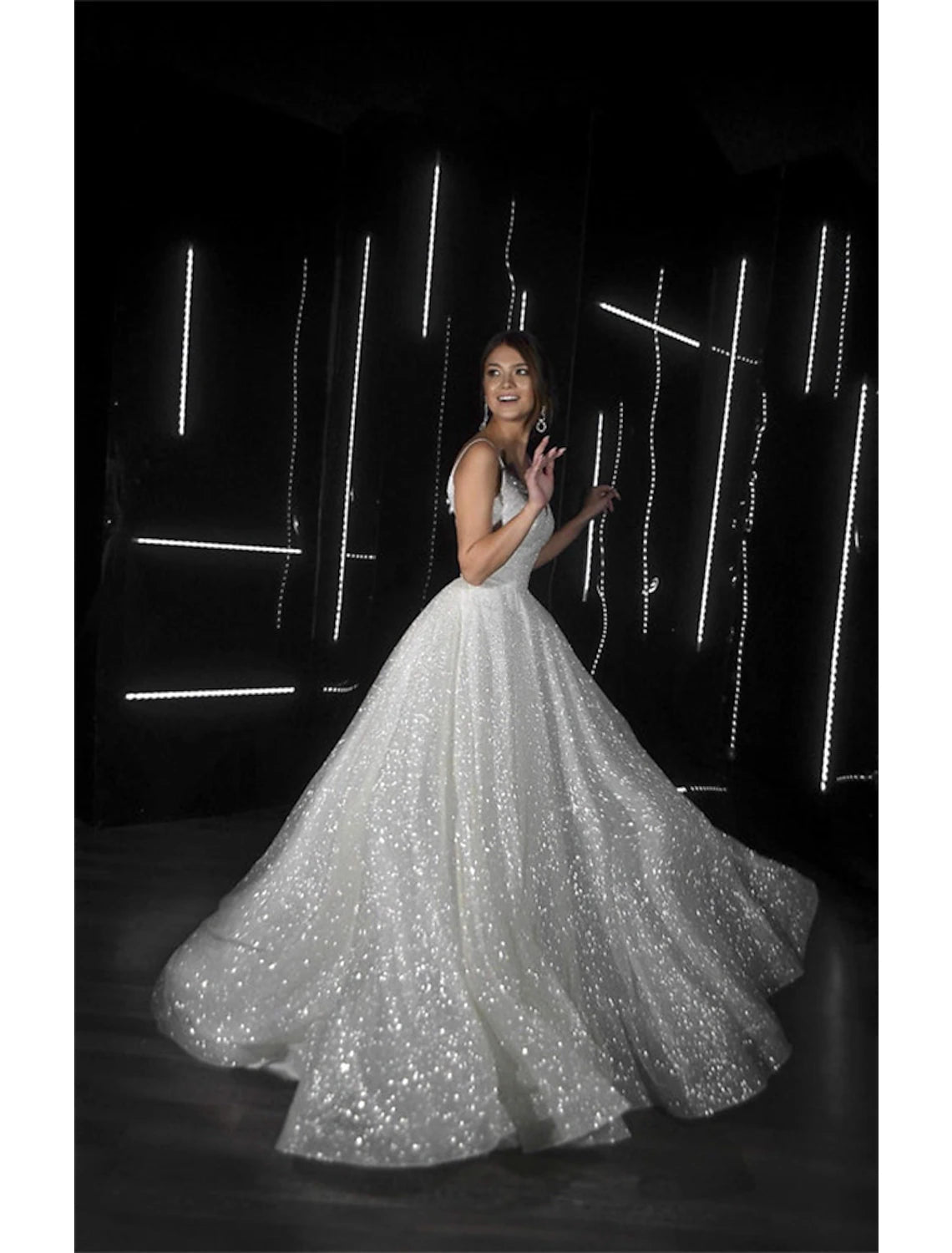 Luolandi Hall Sparkle & Shine Casual Wedding Dresses A-Line Camisole V Neck Spaghetti Strap Sweep / Brush Train Sequined Bridal Gowns