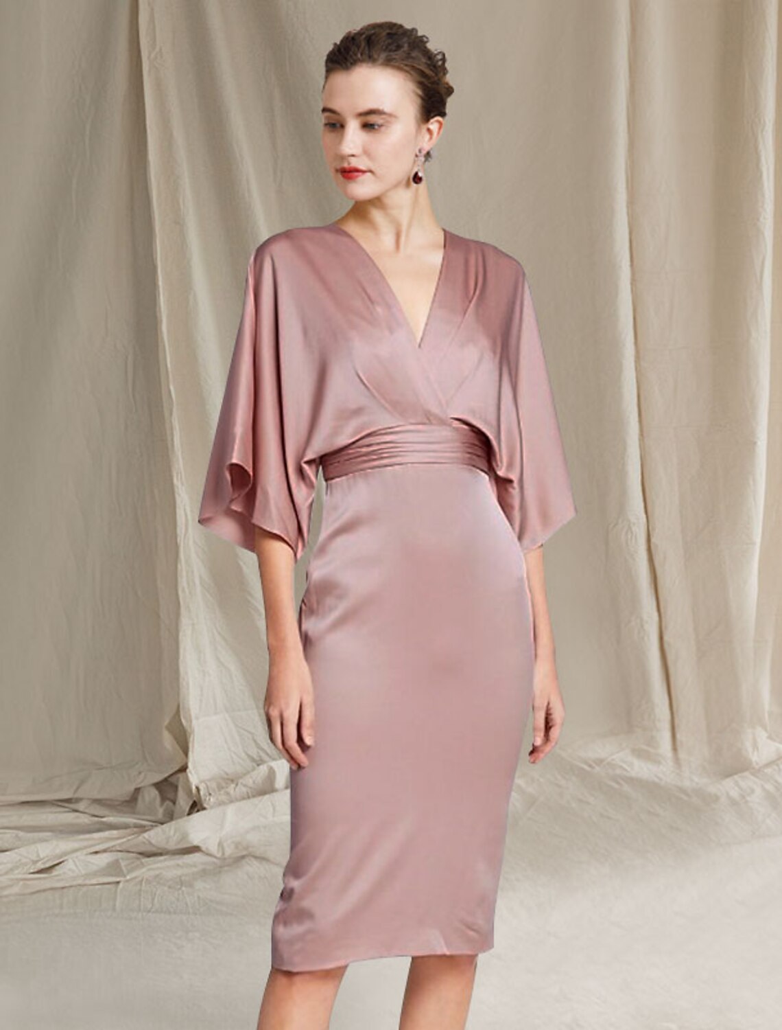 Luolandi Sheath / Column Mother of the Bride Dress Elegant Sexy V Neck Knee Length Charmeuse Half Sleeve with Ruched Split Front