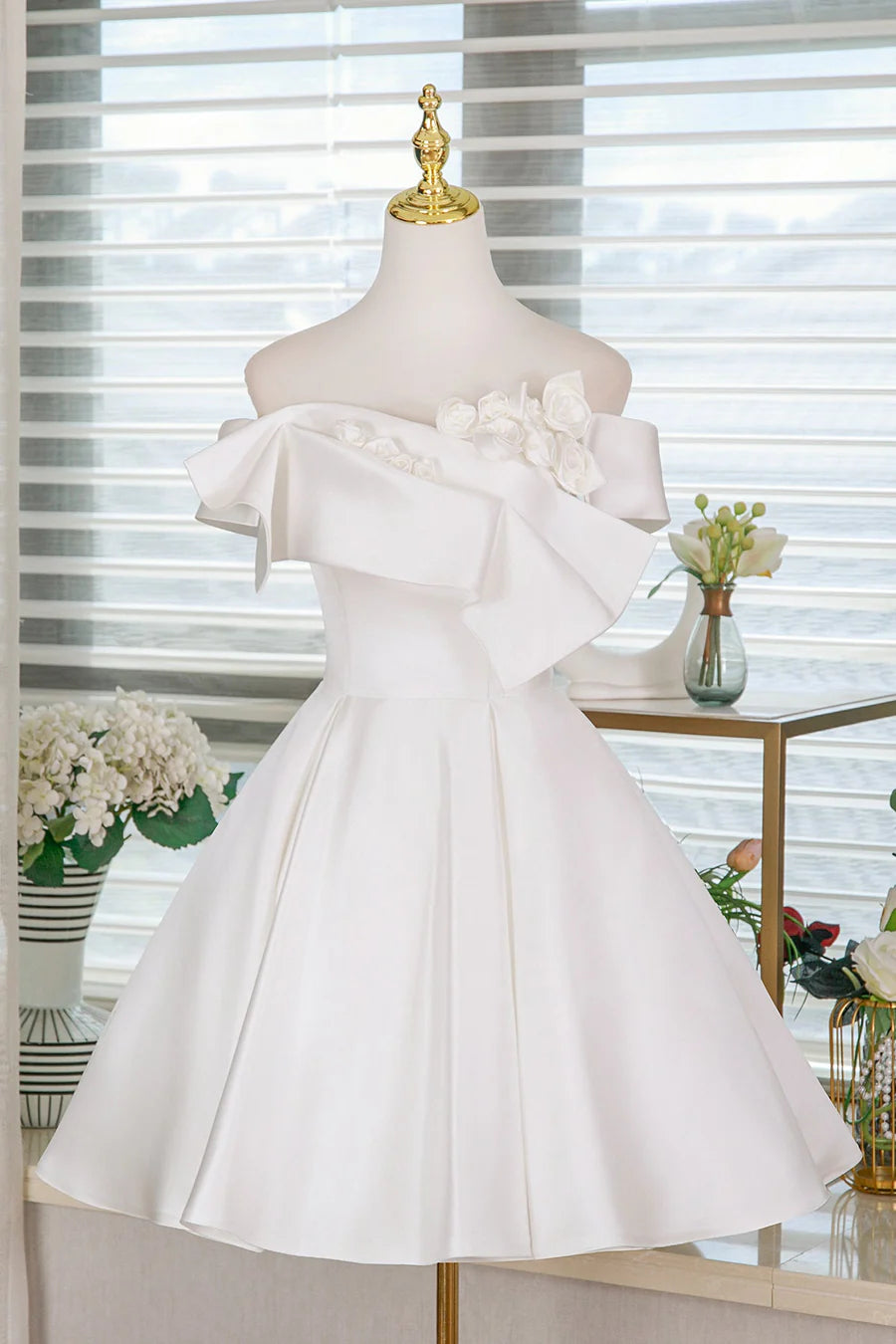 Luolandi Pretty Ivory A Line Princess Off-the-Shoulder Floral Short Party Prom Dress Chic Graduation Homecoming Dress