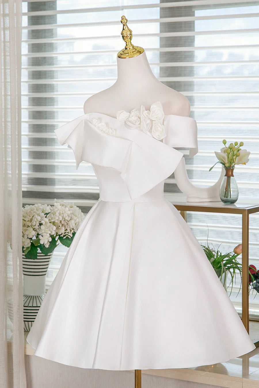 Luolandi Pretty Ivory A Line Princess Off-the-Shoulder Floral Short Party Prom Dress Chic Graduation Homecoming Dress