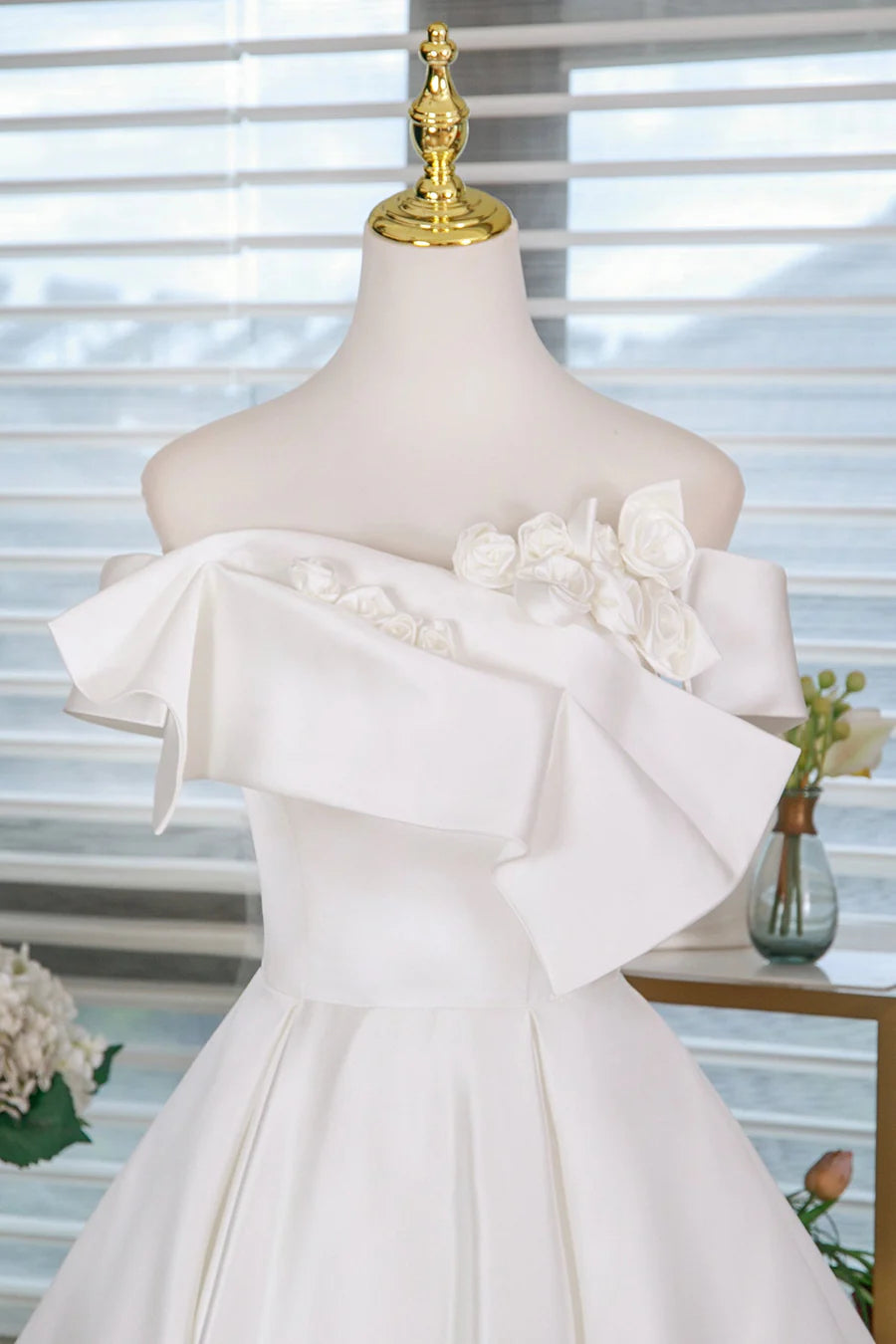 Luolandi Pretty Ivory A Line Princess Off-the-Shoulder Floral Short Party Prom Dress Chic Graduation Homecoming Dress